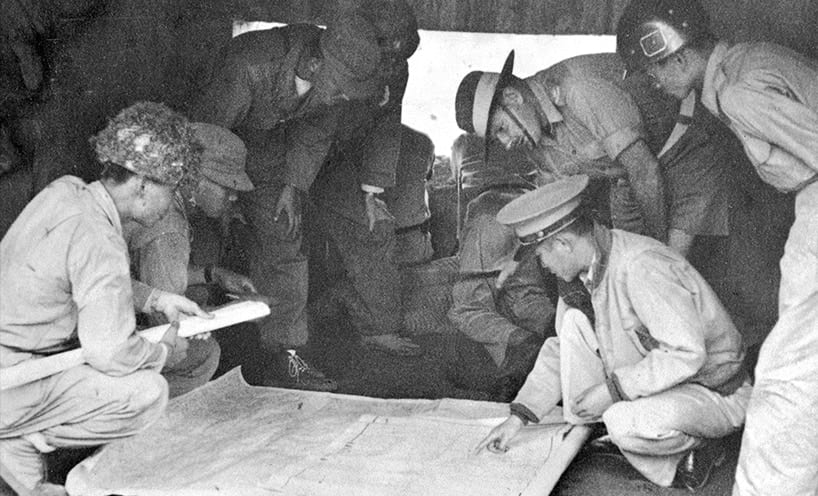 Before the storm June 1950 Major Stuart Peach visits South Korean soldiers on the Ongjin Peninsula at the eastern end of the 38th Parallel where North Korean forces would first attack on 25 June 1950. Australian War Memorial (P00716.021)