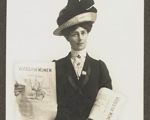 Vida Goldstein selling Votes for Women newspaper 1912 photographer T Humphrey & Co. State Library Victoria (MS11749/PHO1)