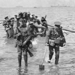 Troops arrive ashore at Gallipoli