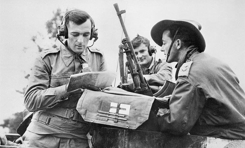 3RAR CO Lt Col Charles Green discusses the tactical situation with Lt Argent.