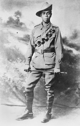 Black and white portrait of Driver Walter Christopher (Chris) Saunders c 1916