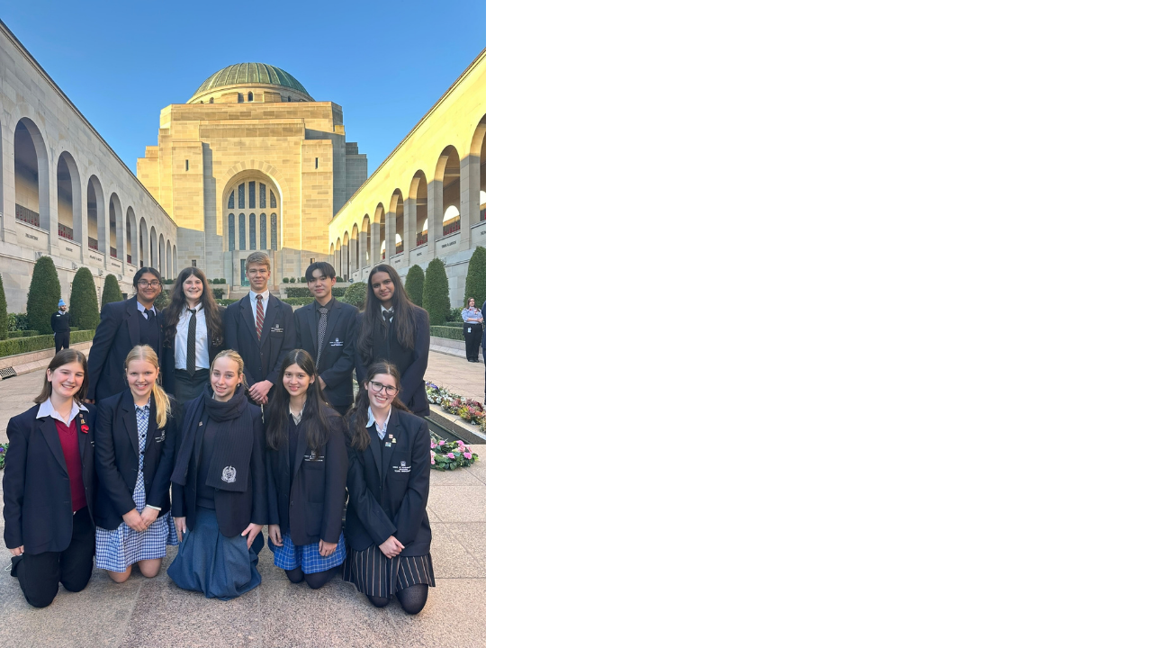 Group photo of students in front of a monument